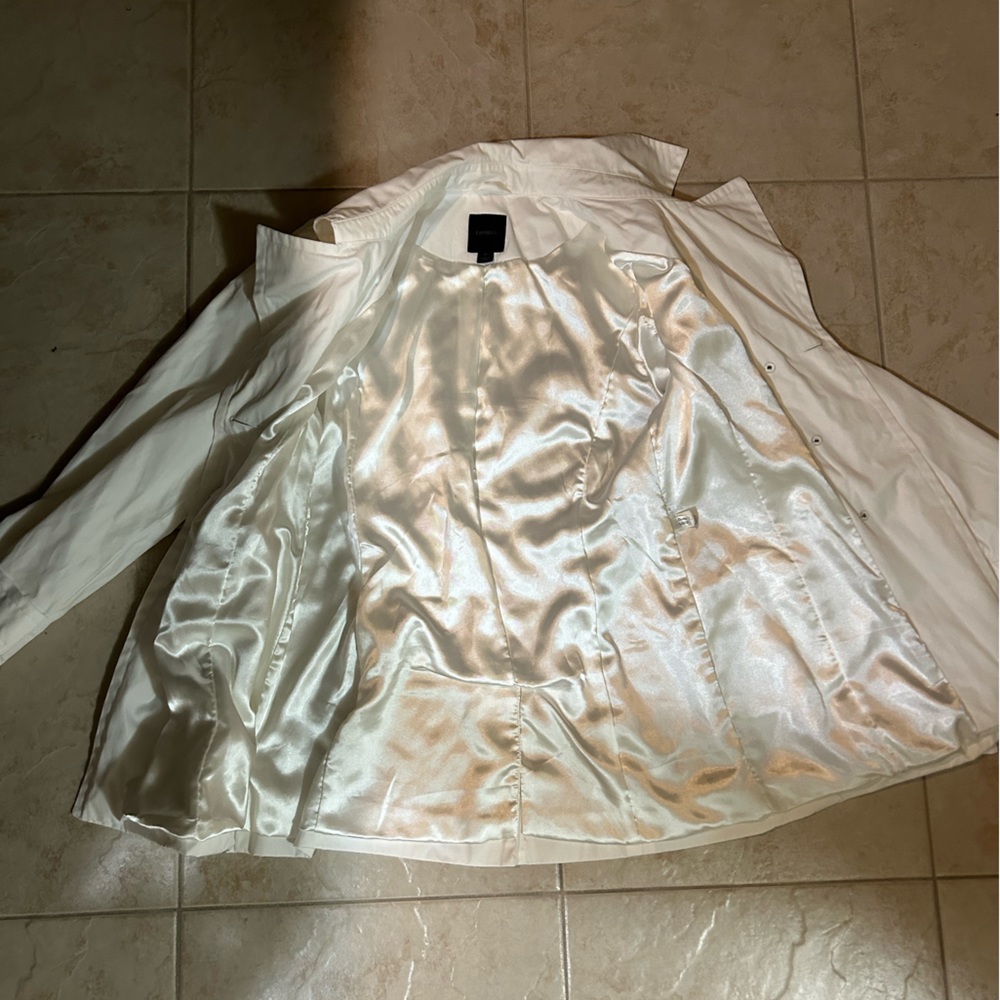 Women’s Jackets - Picture 9 of 10